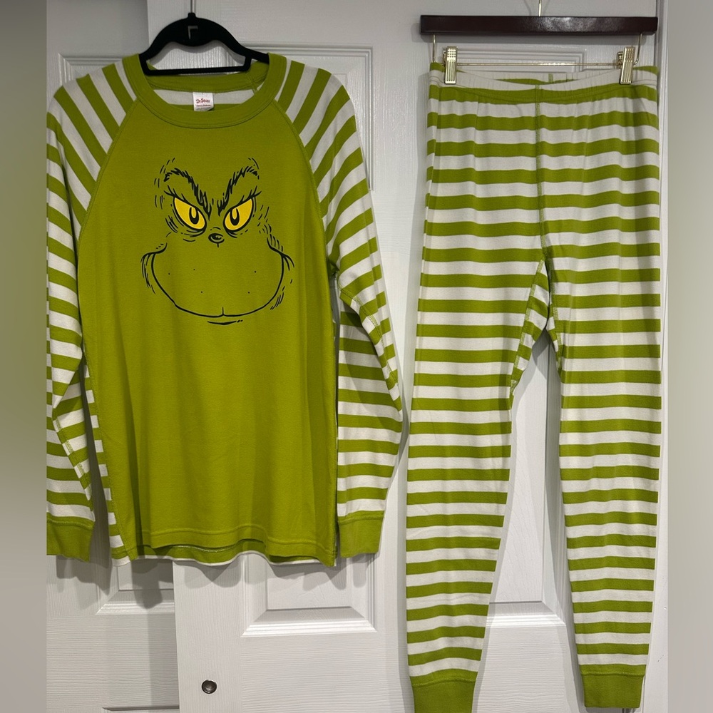 Dr. Seuss Grinch Green Striped Pajama Set (pre loved)